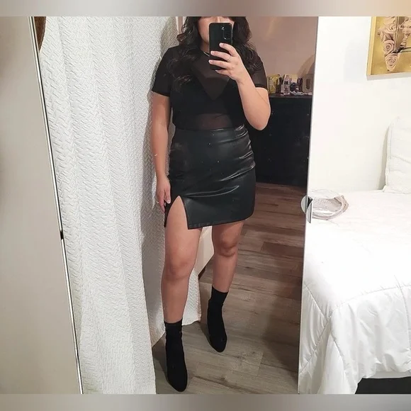 High Waist Bodycon Mini Short Faux Leather Skirt with Slit - Picture 8 of 12